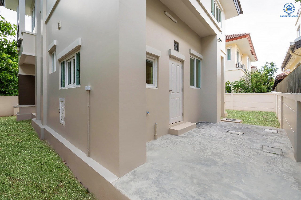 บ้านมือสองตกแต่งใหม่ โครงการ เดอะซิตี้2 พระราม5-ราชพฤกษ์ เนื้อที่ 62.5 ตร.ว. ดีไซน์ตอบทุกไลฟ์สไตล์ ฟังก์ชัน 3 ห้องนอน 3 ห้องน้ำ จอดรถได้ 2 คัน บนทำเลติดถนนใหญ่ เชื่อมต่อทุกเส้นทาง ใกล้จุดขึ้นทางด่วน "ศรีรัช" รายล้อมด้วยสิ่งอำนวยความสะดวกมากมาย